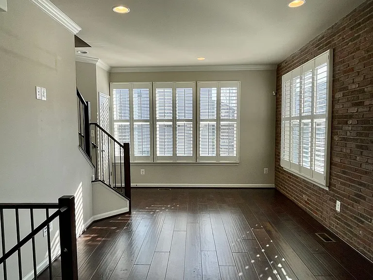 201 Woodstream Cir — Photo 24