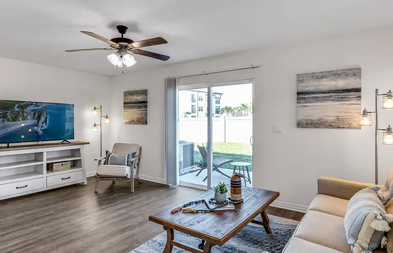 Crestview at Grove West Townhomes — Photo 14