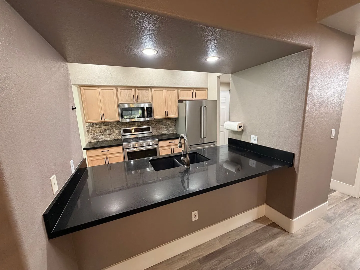 2 bed, 2.0 bath, 1352 sqft, $1,999 — Photo 3