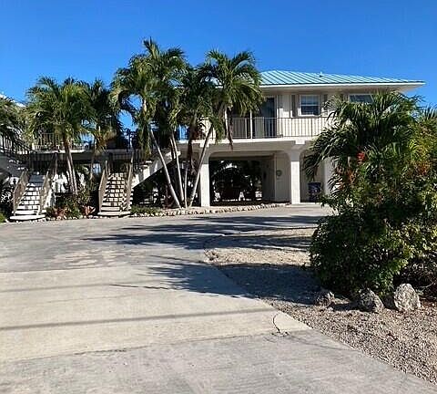 3rd image of 294 Anglers Dr N