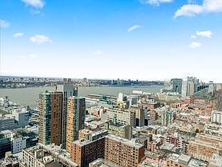 4th image of 500 W 43rd St APT 21E