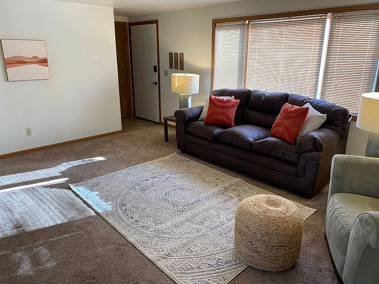 307 S Vine Ave — Photo 46