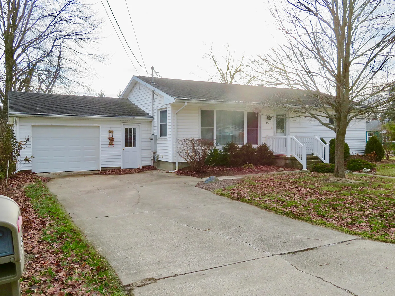 163 Rose St photo 1