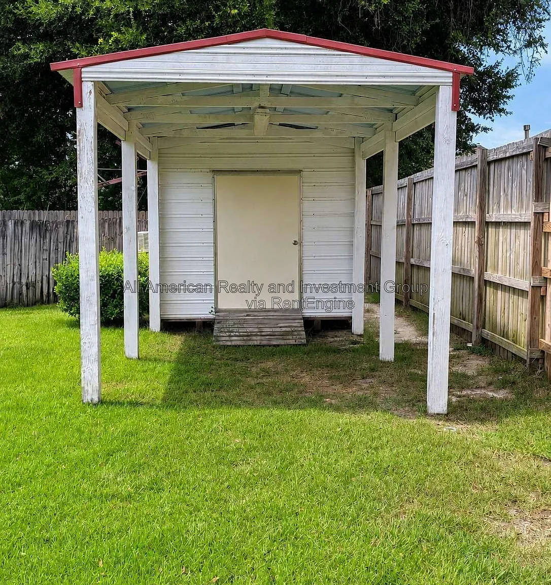 4 bed, 2.0 bath, 2152 sqft, $3,000 — Photo 1