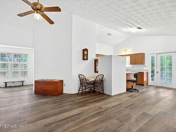 4th image of 44561 WOODLAND CIR Circle