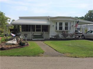 39 Pine St, New Middletown, OH 44442