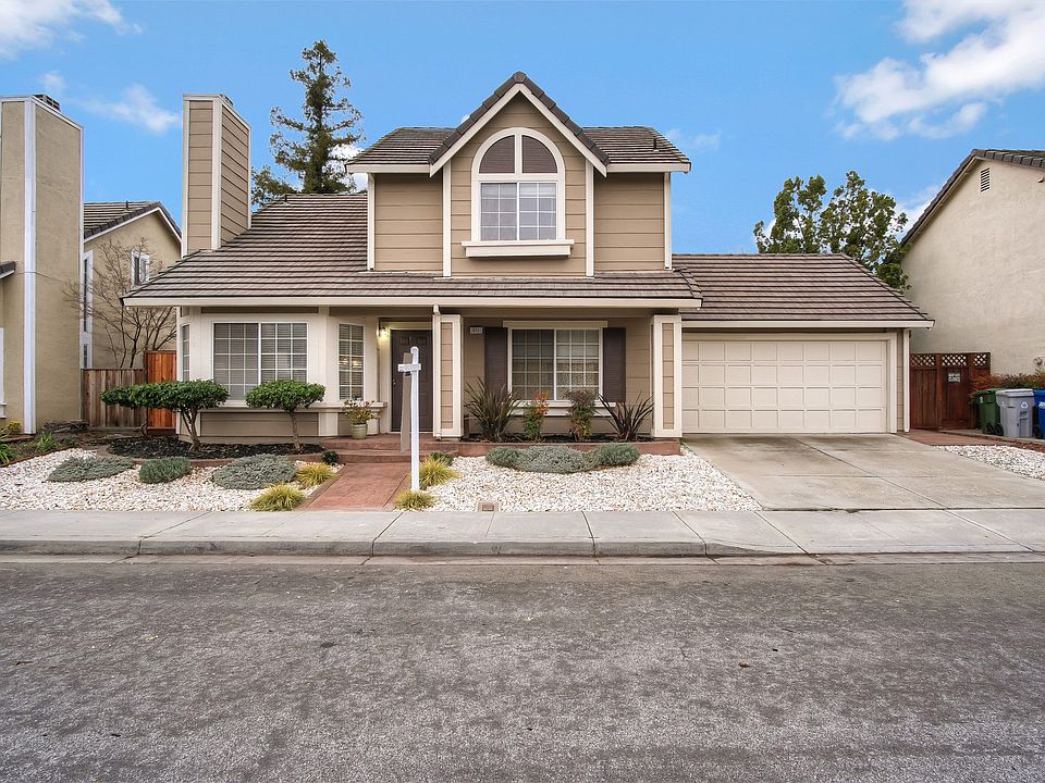 1st image of 371 Sandstone Dr