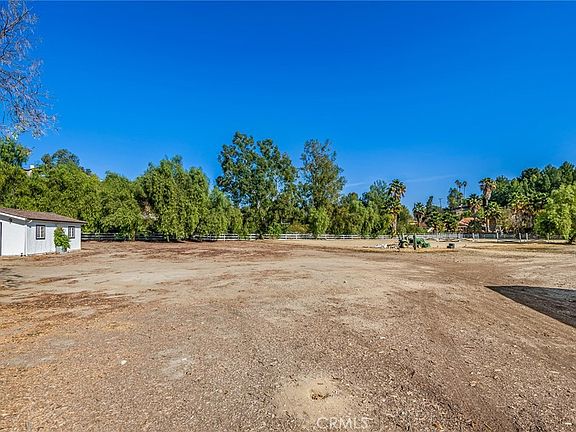3rd image of 5547 Paradise Valley Rd