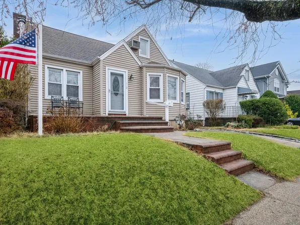 118 Kamda Blvd, New Hyde Park, NY 11040