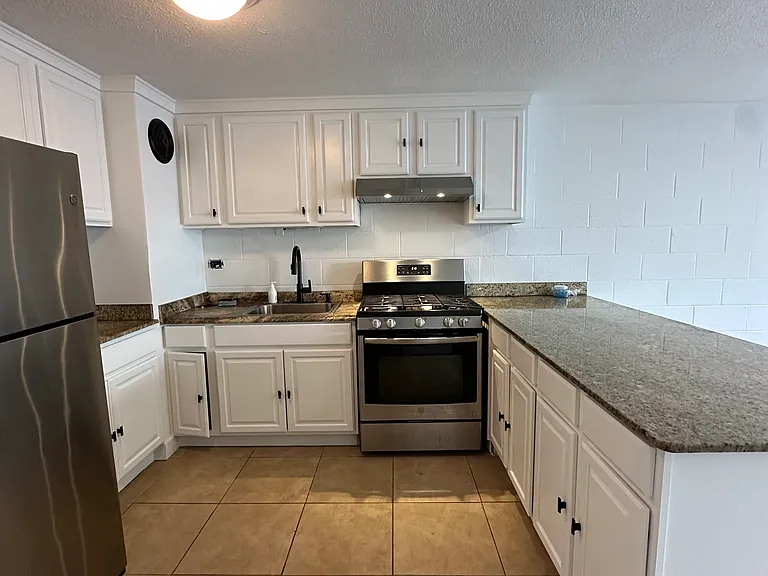 2501 Coyne St — Photo 3