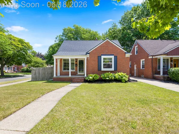 19296 Berden St, Harper Woods, MI 48225