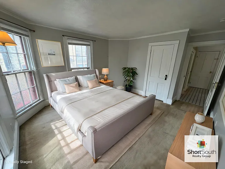 235 Lafayette Ave NE — Photo 2