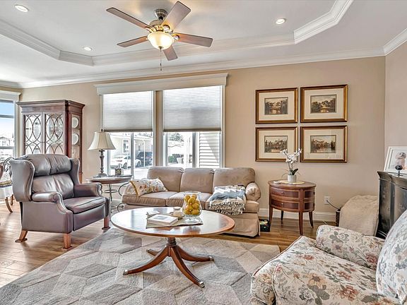 5th image of 325 Sylvan Ave #42