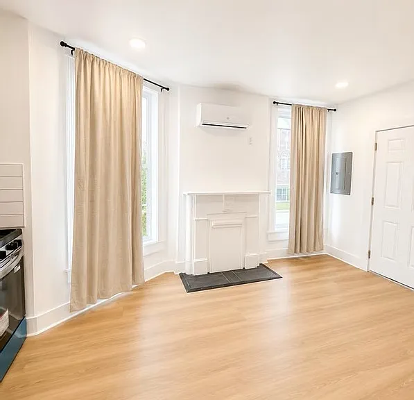124 W College St #7 — Photo 1
