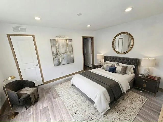 3 bed, 2.0 bath, 1056 sqft, $3,100 — Photo 3