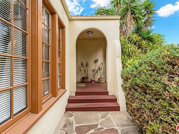 4th image of 2279 Parnell Ave