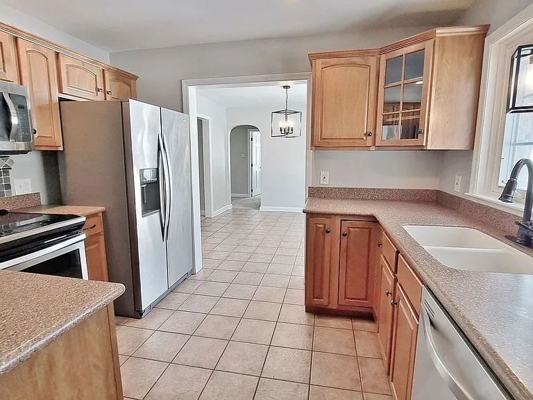 1170 Westminster Ave — Photo 12