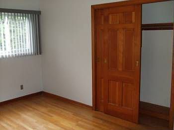 5th image of 413 Corey Ave