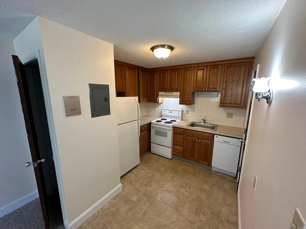 Building Photo - 8 Brattle Dr #7