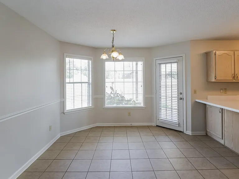 3102 Valley Green Ln — Photo 6