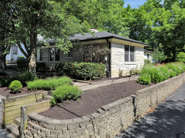 760 W Pine St, Zionsville, IN 46077