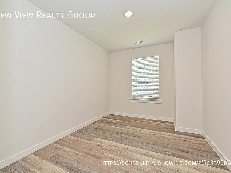 504 12th Ave NE — Photo 19