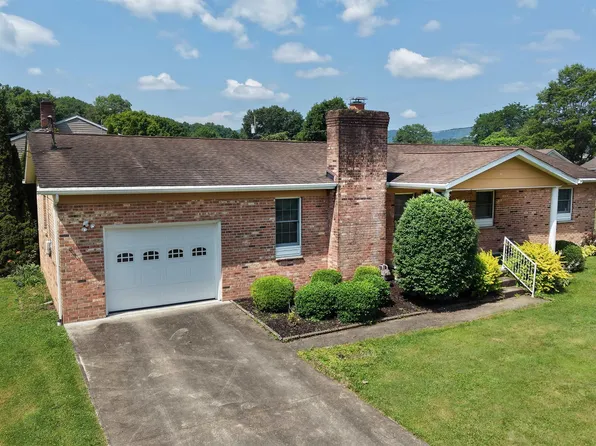 202 Robin Hood Ln, Elkins, WV 26241