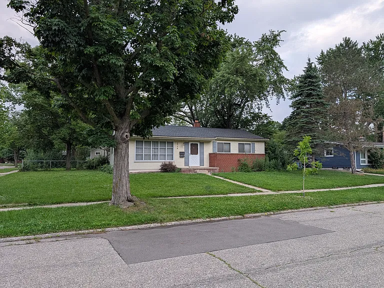 2734 Hampshire Rd — Photo 2
