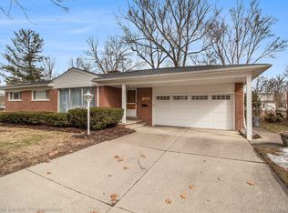 22772 Mayfield Ave, Farmington, MI 48336