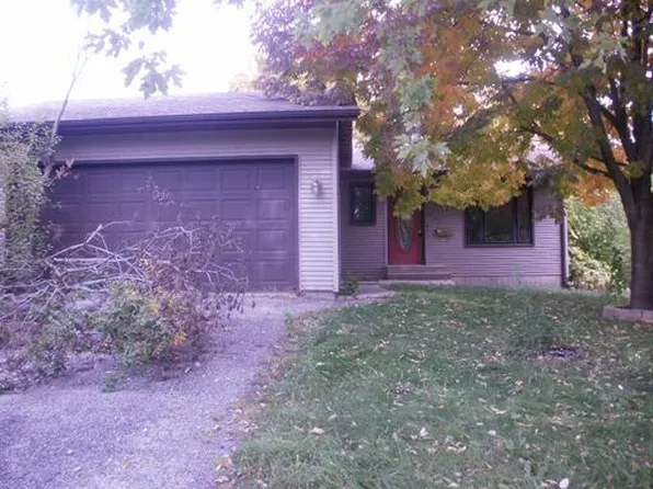 206 1st St, Mendota, IL 61342