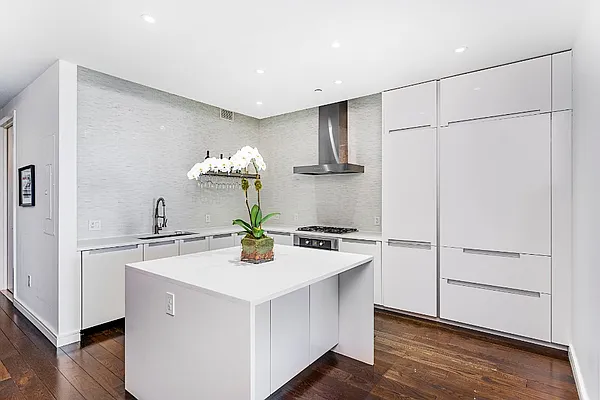 Sold by Living New York | media 6