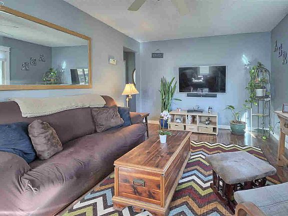 3rd image of 790 Laird Ave