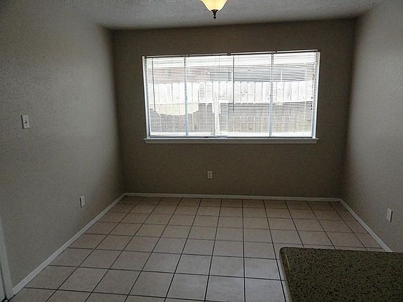 5th image of 2427 Farriers Bend Dr