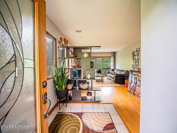 3rd image of 331 Louisiana Ave