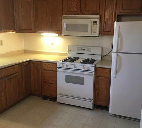 5th image of 704 Elwood St