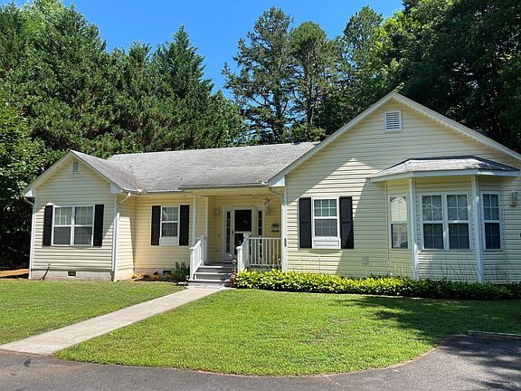 Paved and easy access to Smokey Mountain Expressway