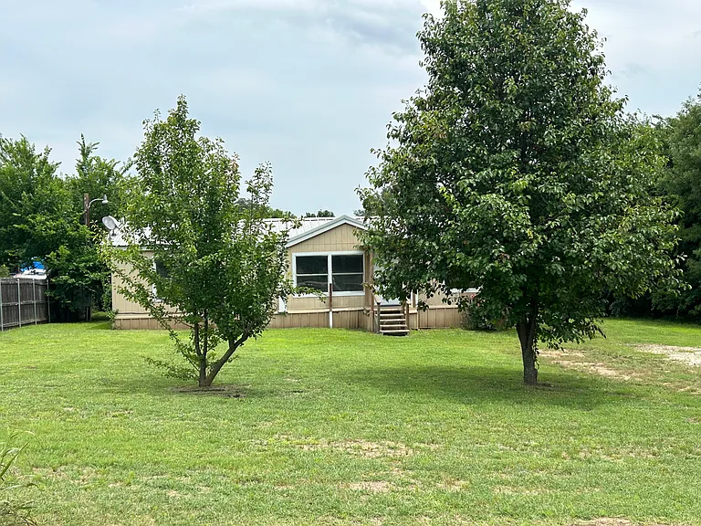 104 Kailyn Ln — Photo 3