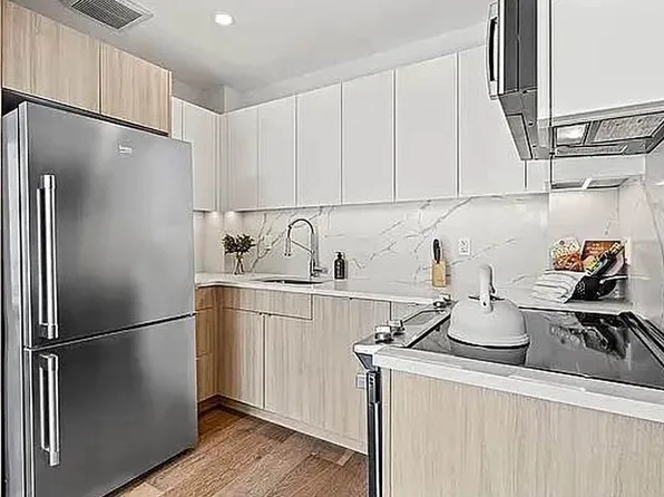 1173 Rogers Avenue image 6 of 8