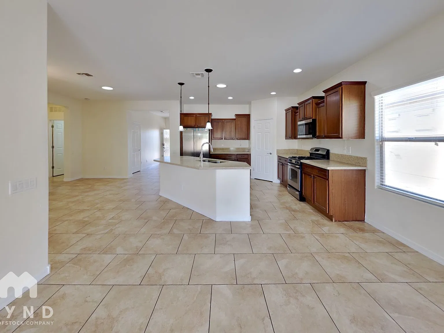 4 bed, 2.0 bath, 2055 sqft, $2,495 — Photo 3