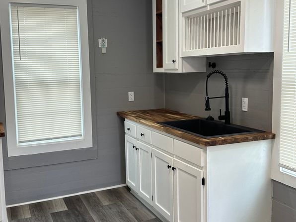 601 Barnesville St #B