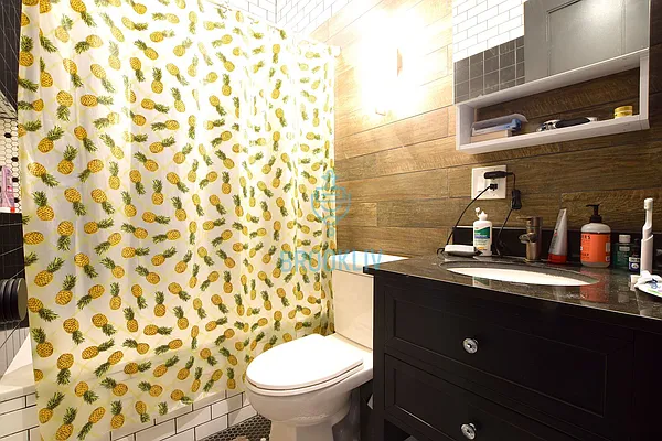 Rented by null | media 82