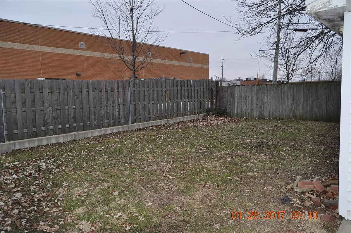 Building Photo - 805 Robinson St