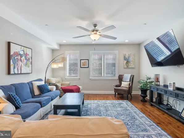 1422 S Front St, Philadelphia, PA 19147