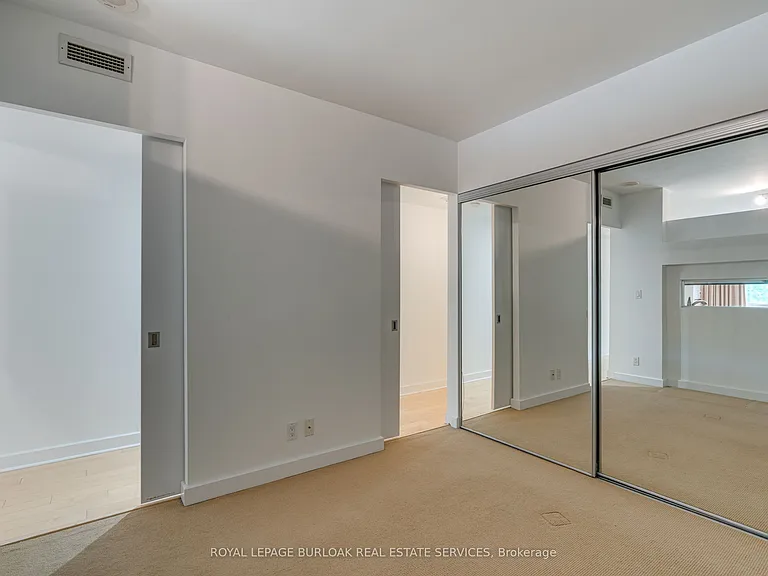 350 Wellington St W #M20 — Photo 13