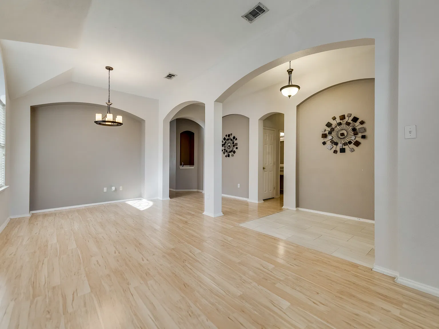4 bed, 2092 sqft, $2,350 — Photo 3