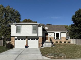 1936 E Stratford Rd, Olathe, KS 66062