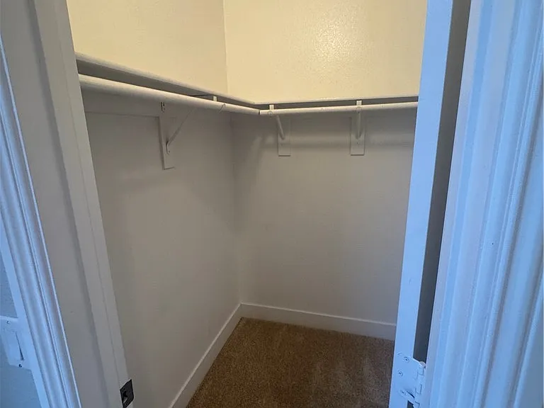 1521 Tillman Falls Ave — Photo 13