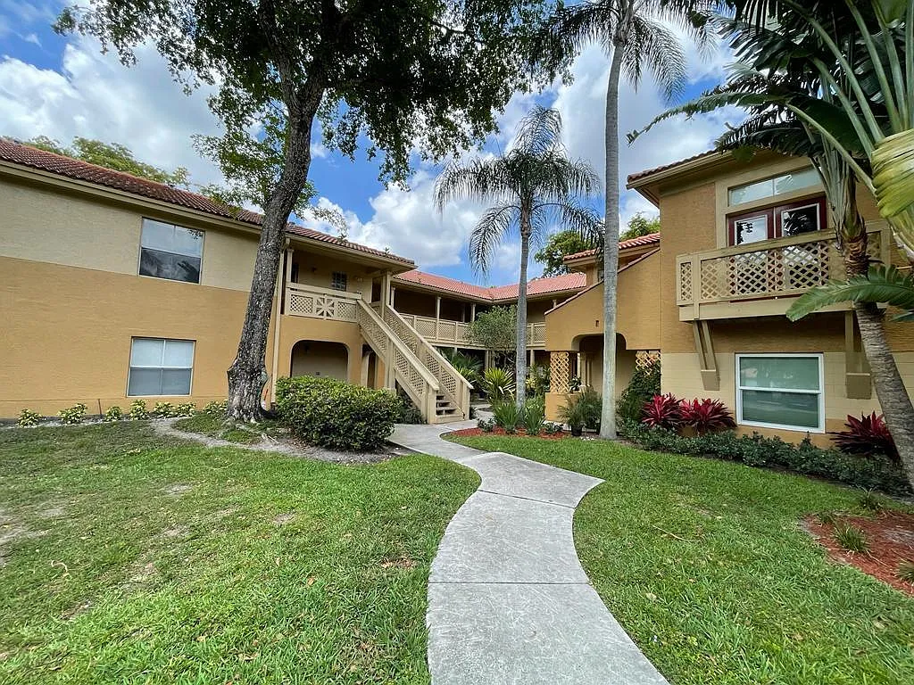 1 bed, 1.0 bath, 745 sqft, $1,675 — Photo 2