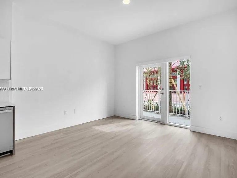 501 N Dixie Hwy #C101 — Photo 5
