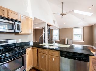 77 Garfield St, Newport, RI 02840